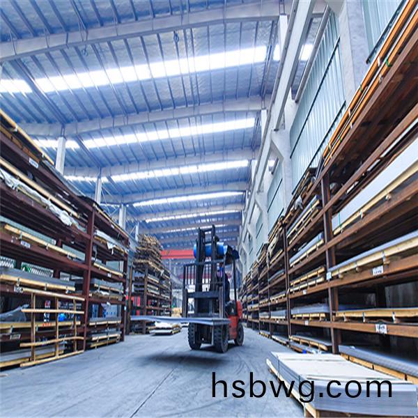 不(bu)鏽鋼闆車(che)間(jian)庫存(cun)圖(tu)片